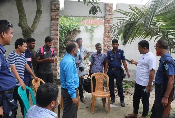 গোবিন্দগঞ্জে নকল প্রসাধনী কারখানায় অভিযান, ১০ হাজার টাকা জরিমানা